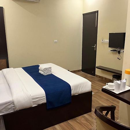 Hotel Mayur Palace Agra  Kültér fotó