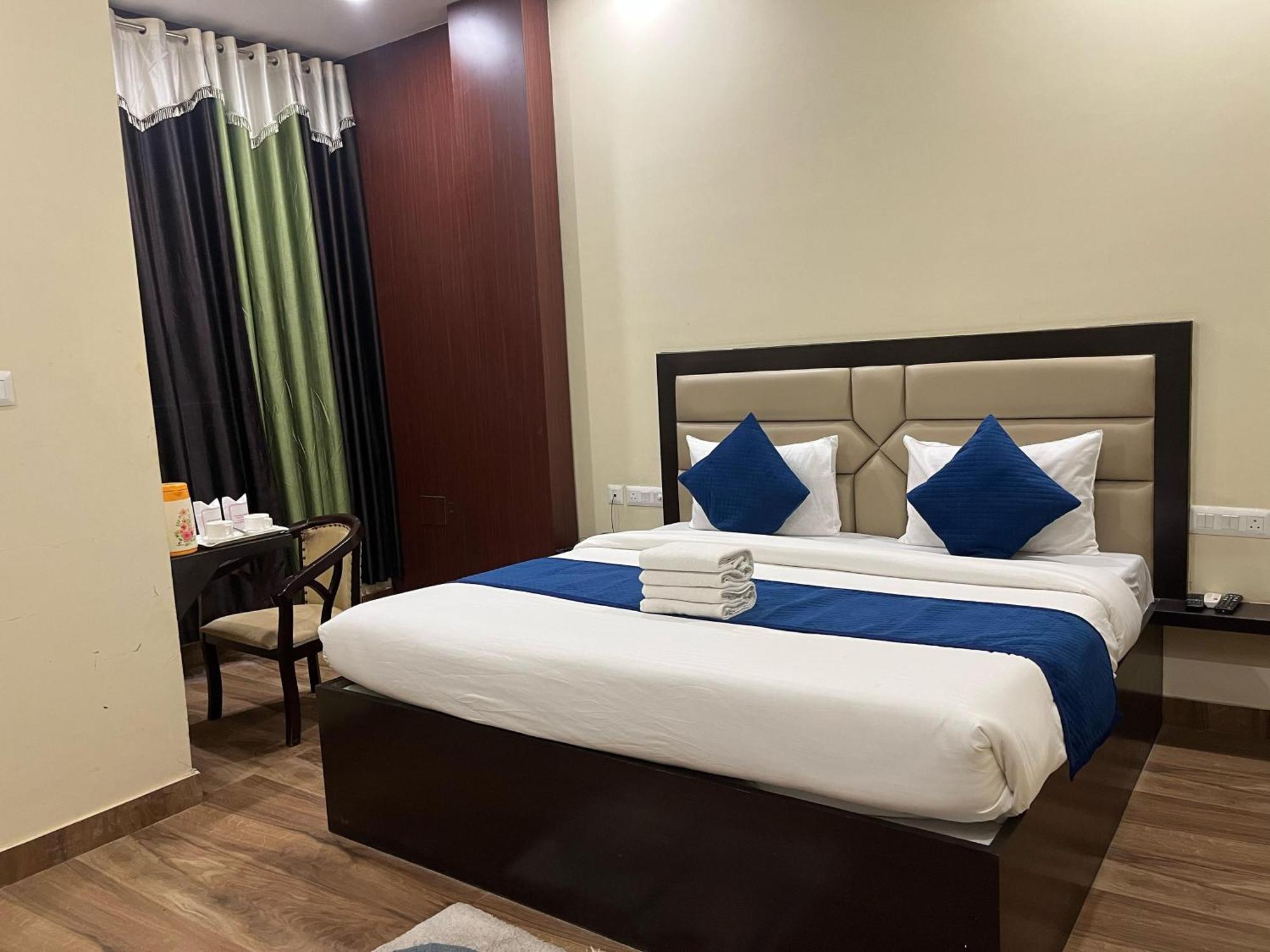 Hotel Mayur Palace Agra  Kültér fotó